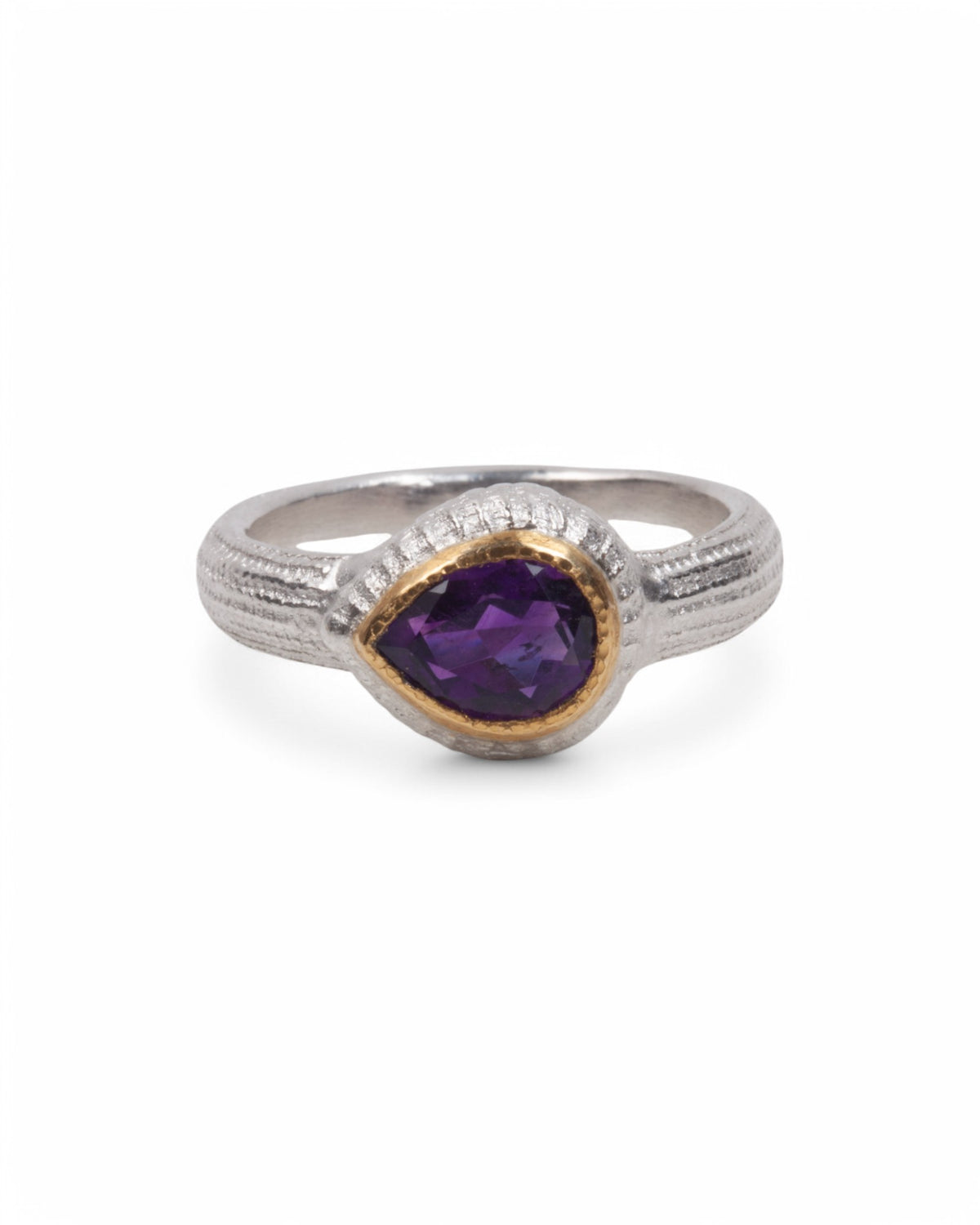 Zierlicher 925 Silberring mit lila Amethyst und Gold - Goldschmiede Krack - Trauringe & Unikatschmuck aus Deidesheim
