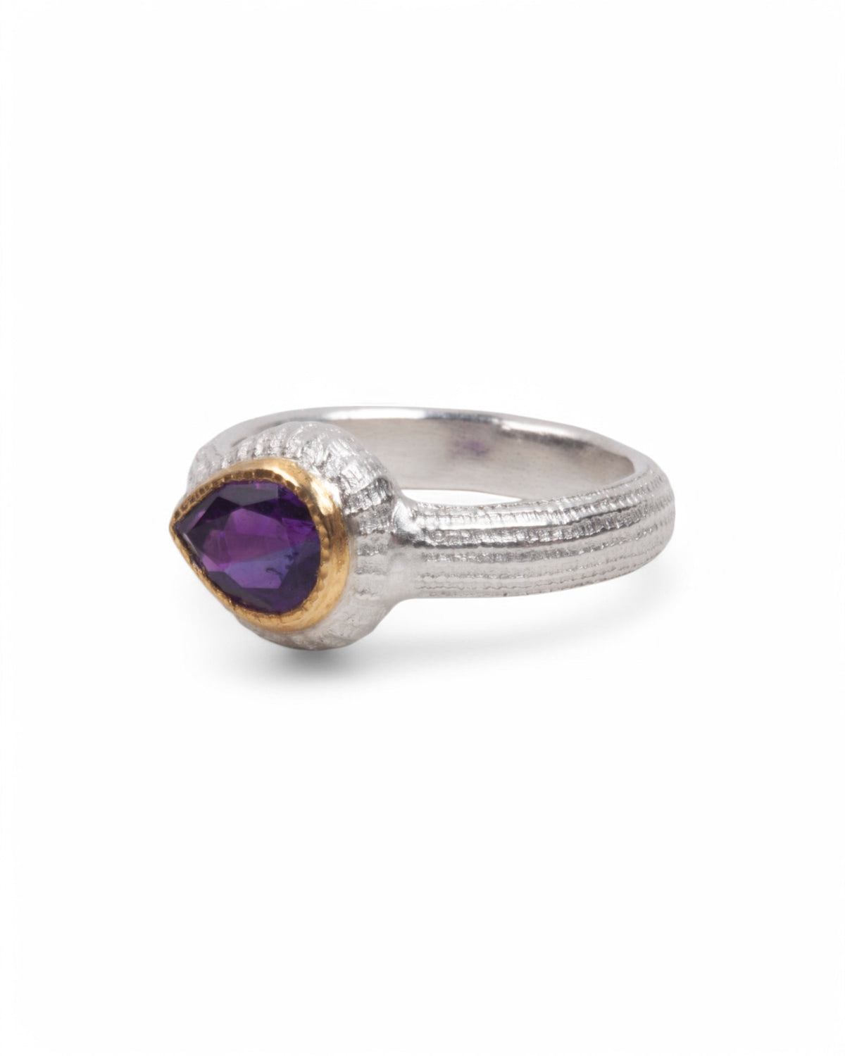 Zierlicher 925 Silberring mit lila Amethyst und Gold - Goldschmiede Krack - Trauringe & Unikatschmuck aus Deidesheim