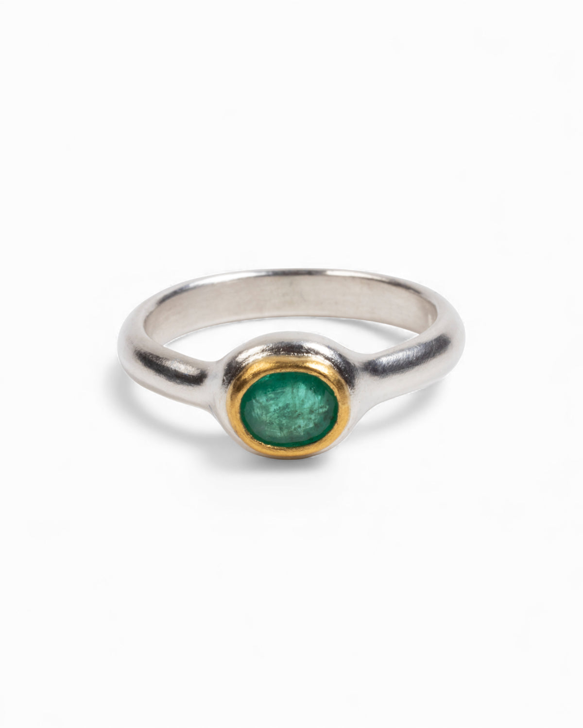 Zierlicher 925 Silberring mit ovalem Smaragd (0.60 ct) und Feingoldfassung