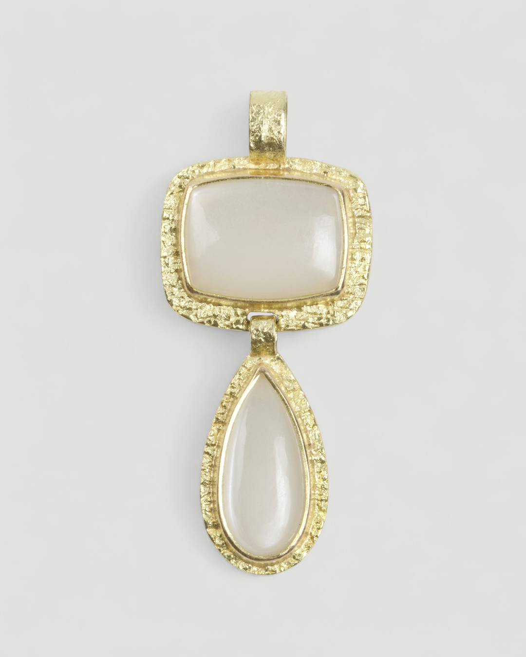 750 Gold Anhänger mit zwei Mondsteinen (11,1 ct), Detailansicht