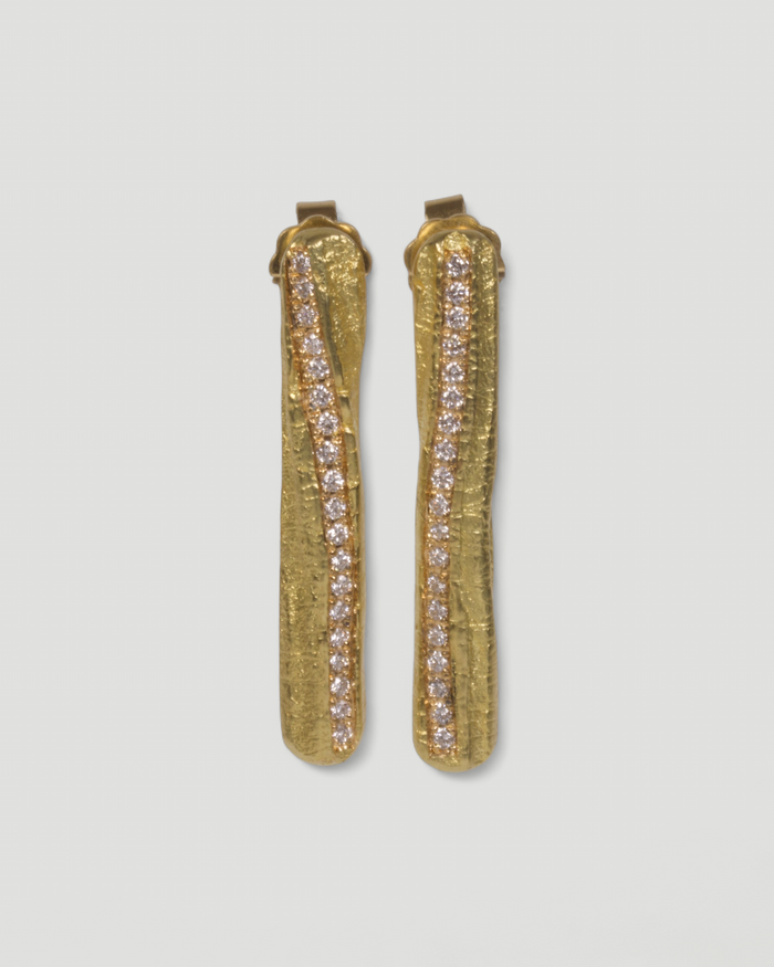Stab-Ohrstecker 750 Gold mit Tarmac-Struktur und Lab Grown Brillanten