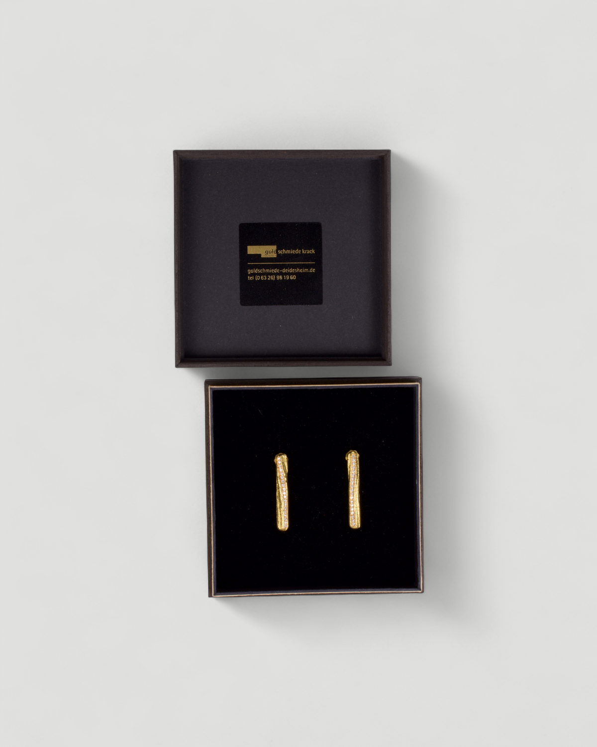 Stab-Ohrstecker 750 Gold mit Tarmac-Struktur und Lab Grown Brillanten