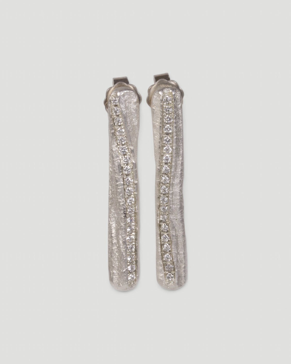 Stab-Ohrstecker 925 Silber mit Tarmac-Struktur und Lab Grown Brillanten