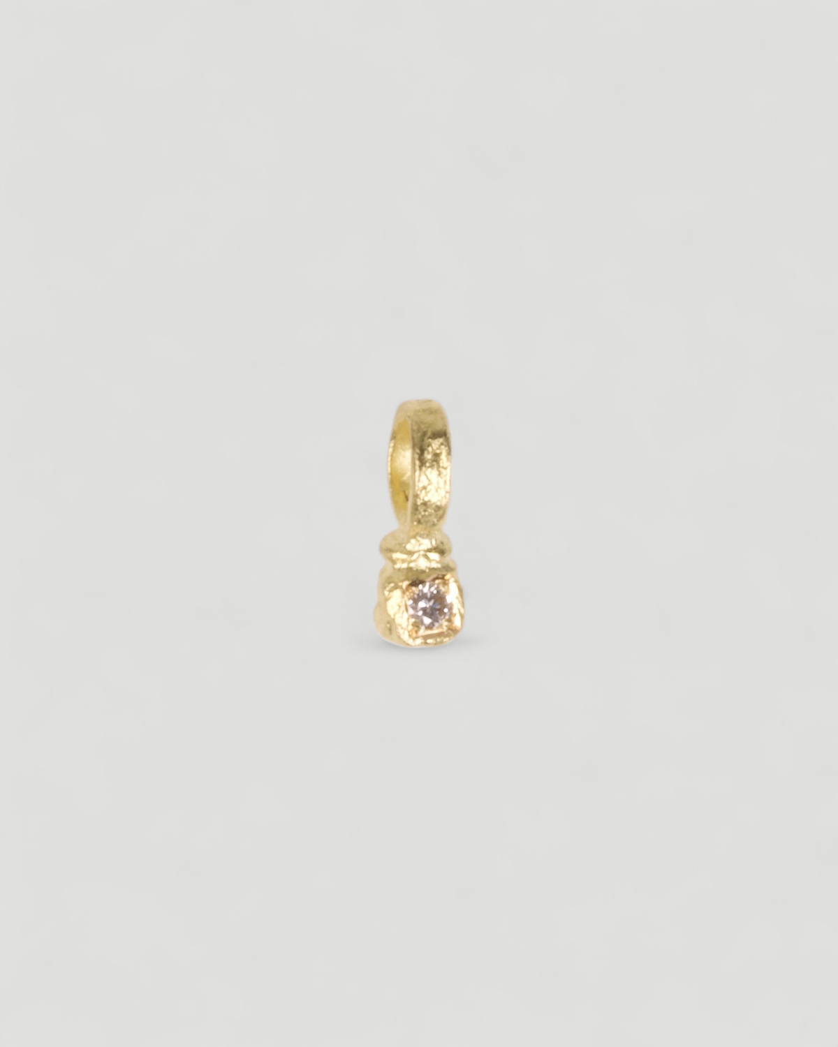 Zarter Würfelanhänger aus 750 Gold mit Lab Grown Diamant (0,02 ct)