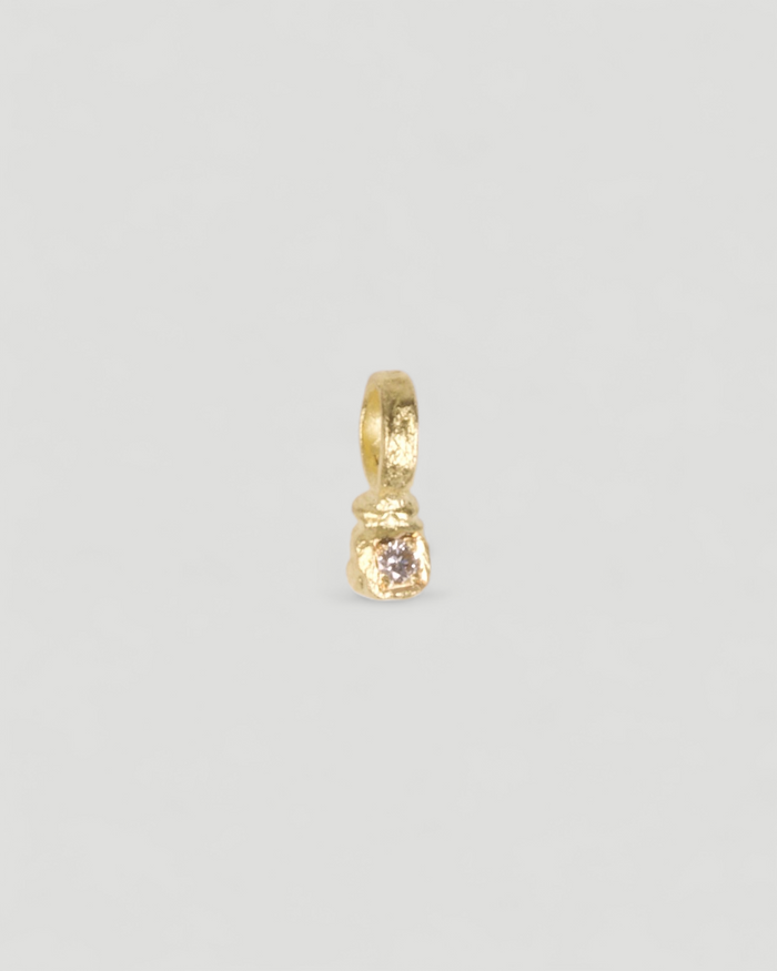 Zarter Würfelanhänger aus 750 Gold mit Lab Grown Diamant (0,02 ct)