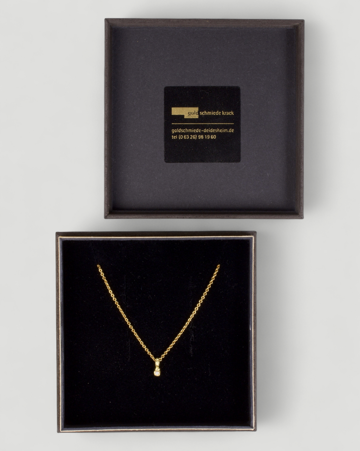 Zarter Würfelanhänger aus 750 Gold mit Lab Grown Diamant (0,02 ct), Ansicht 4
