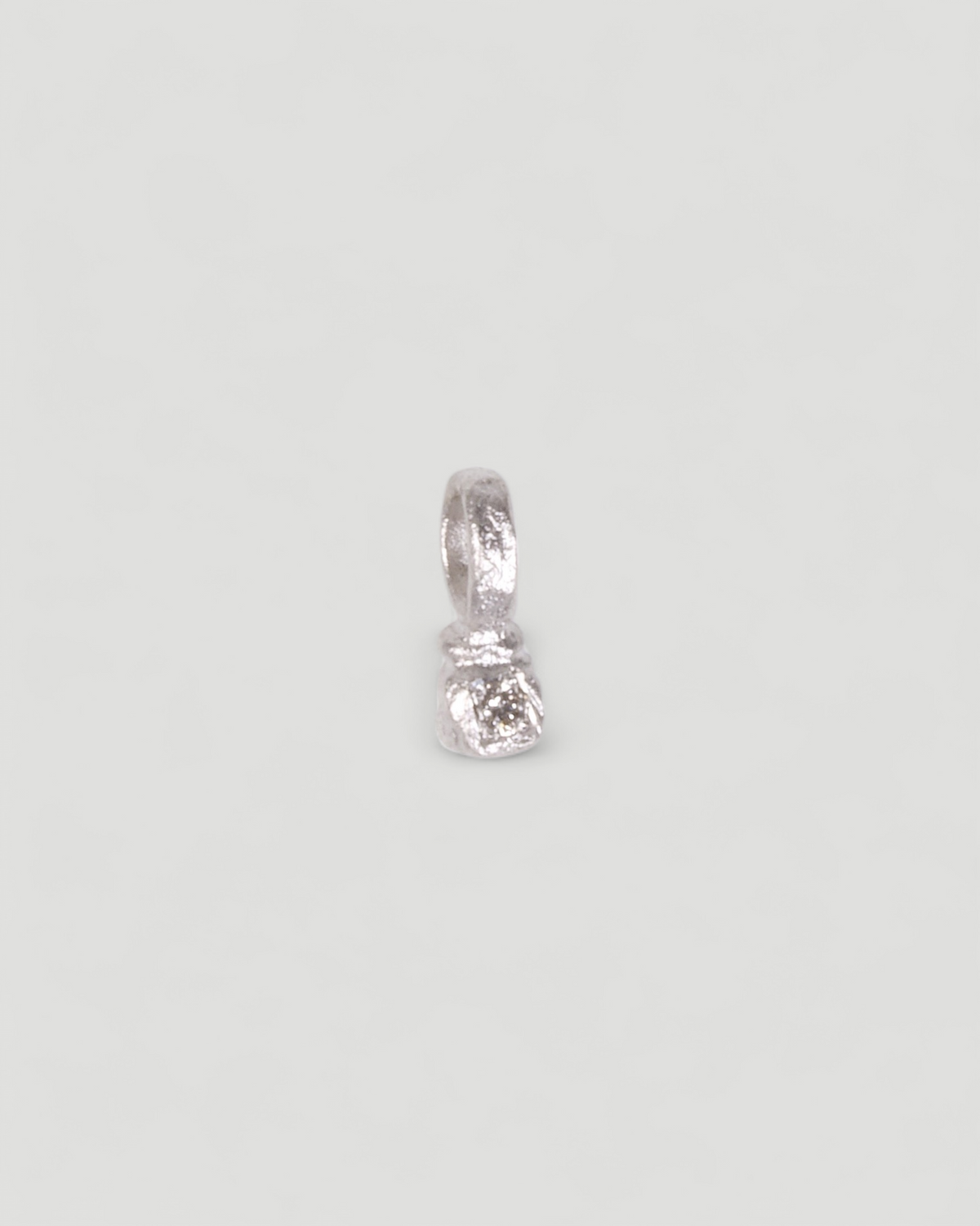 Zarter Würfelanhänger aus 750 Weißgold mit Lab Grown Diamant (0,02 ct)