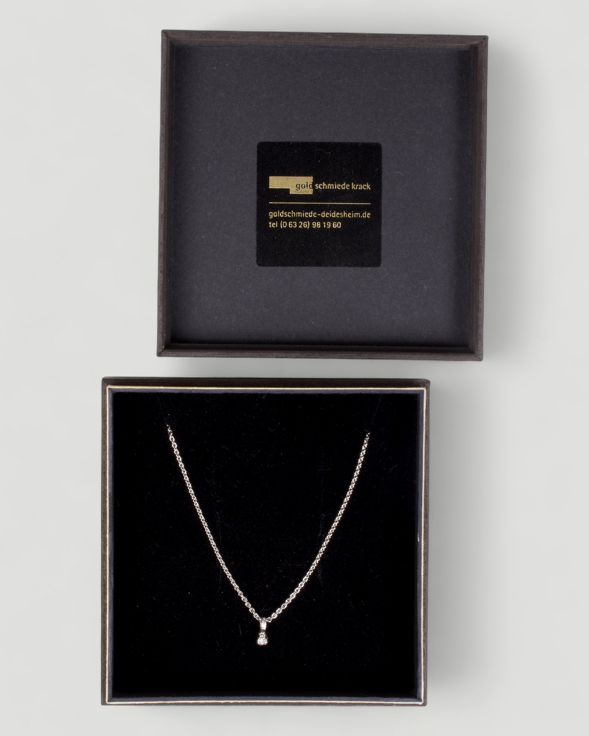 Zarter Würfelanhänger aus 750 Weißgold mit Lab Grown Diamant (0,02 ct), Ansicht 6