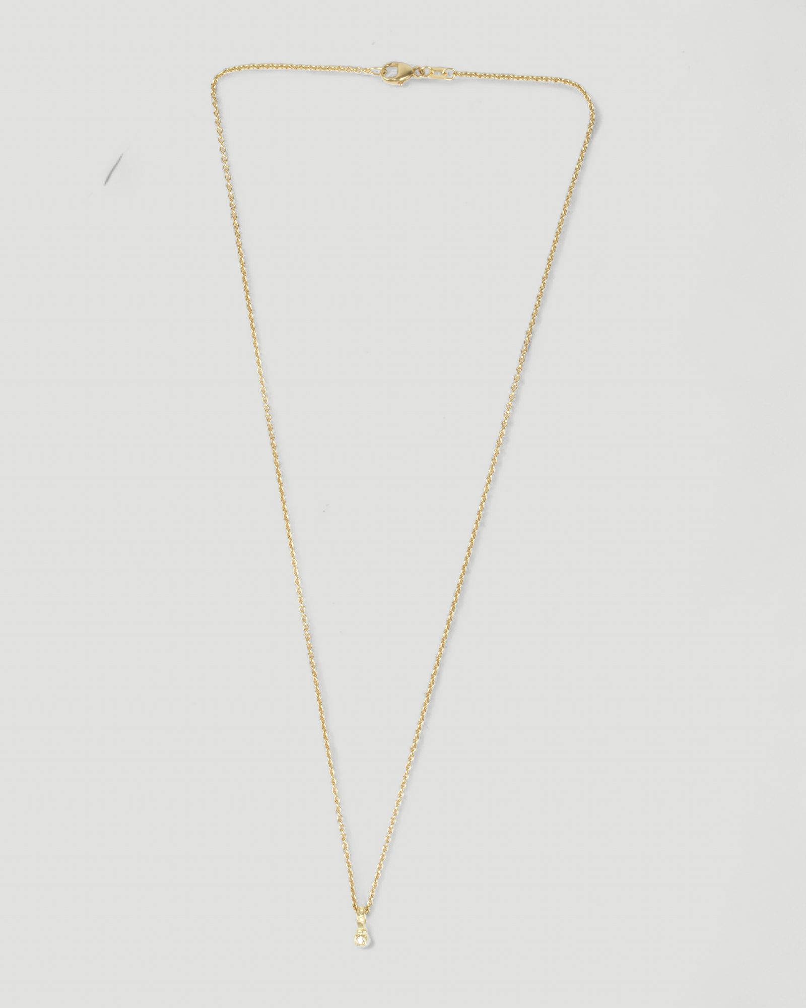 Zarter Würfelanhänger aus 750 Gold mit Lab Grown Diamant (0,02 ct) und 750 Goldkette, an der Goldkette