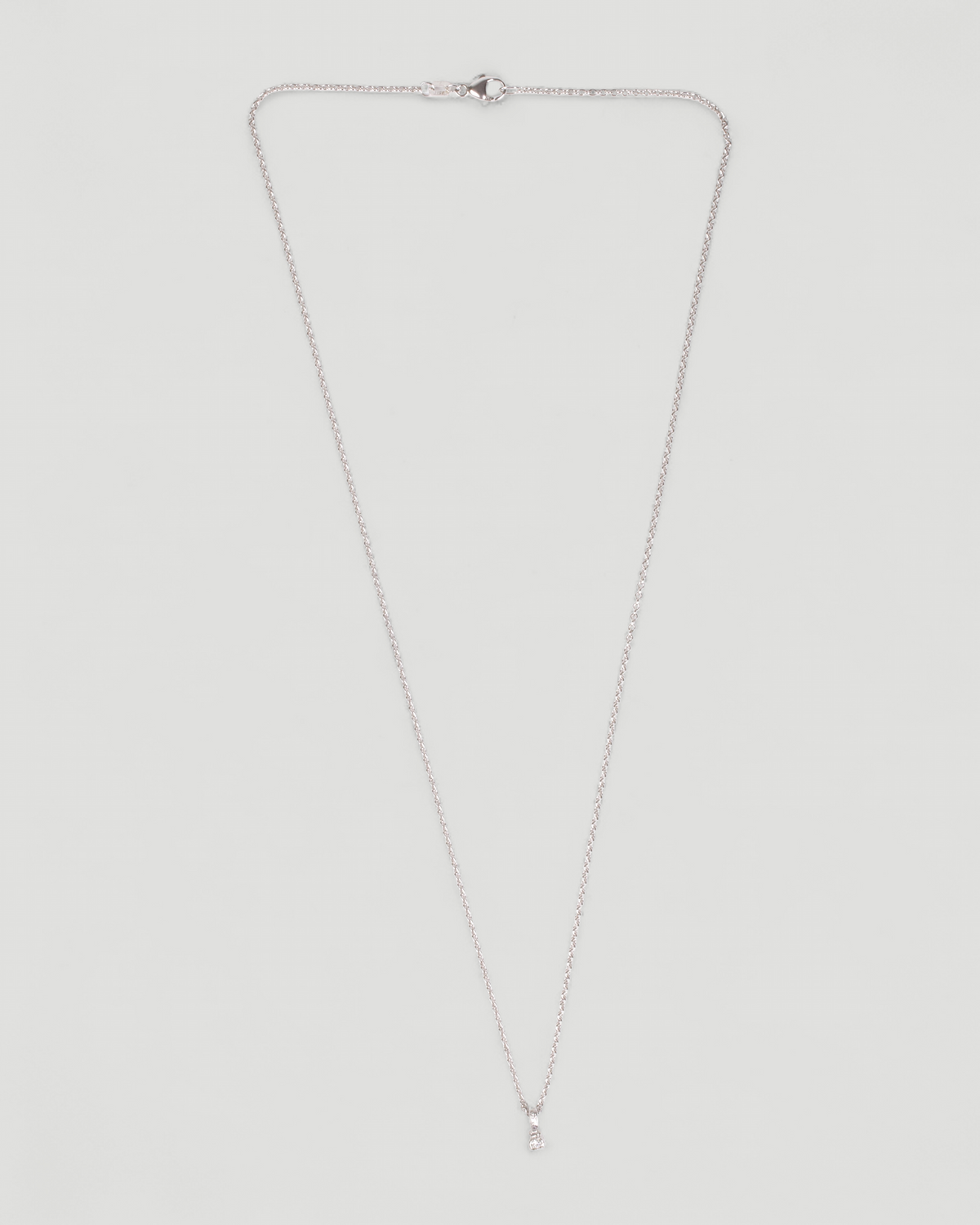 Zarter Würfelanhänger aus 750 Weißgold mit Lab Grown Diamant (0,02 ct) und 750 Weißgoldkette, an der Weißgoldkette